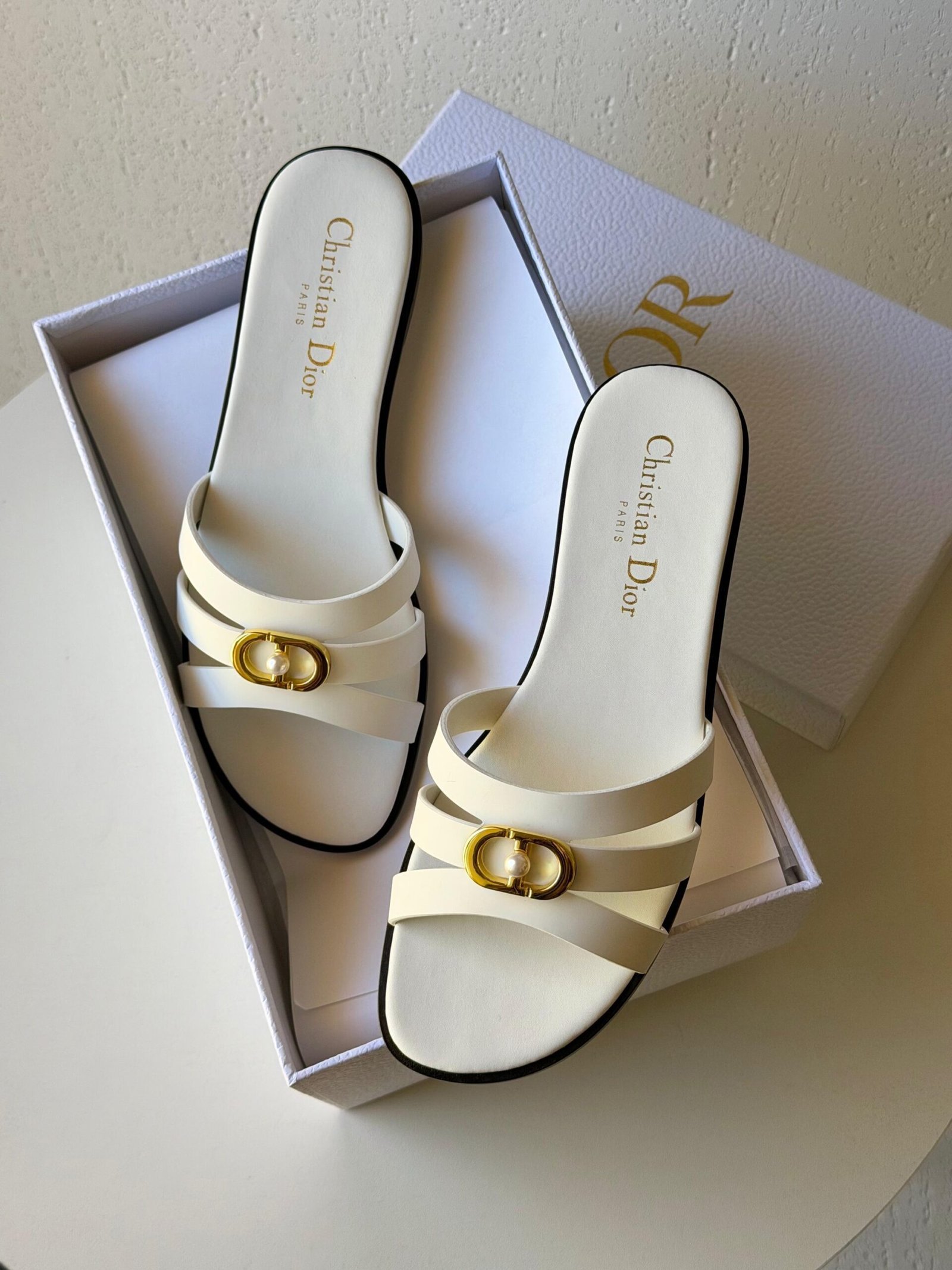 DIOR